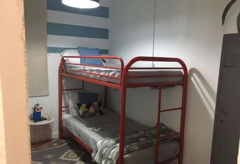 پانسیون The Lift Valpo