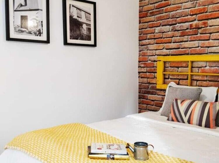 پانسیون The Lift Valpo