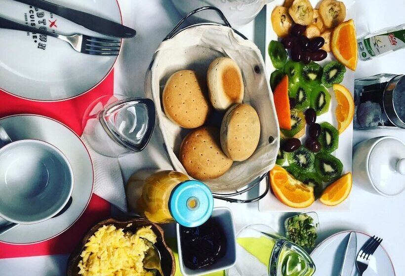 پانسیون The Lift Valpo