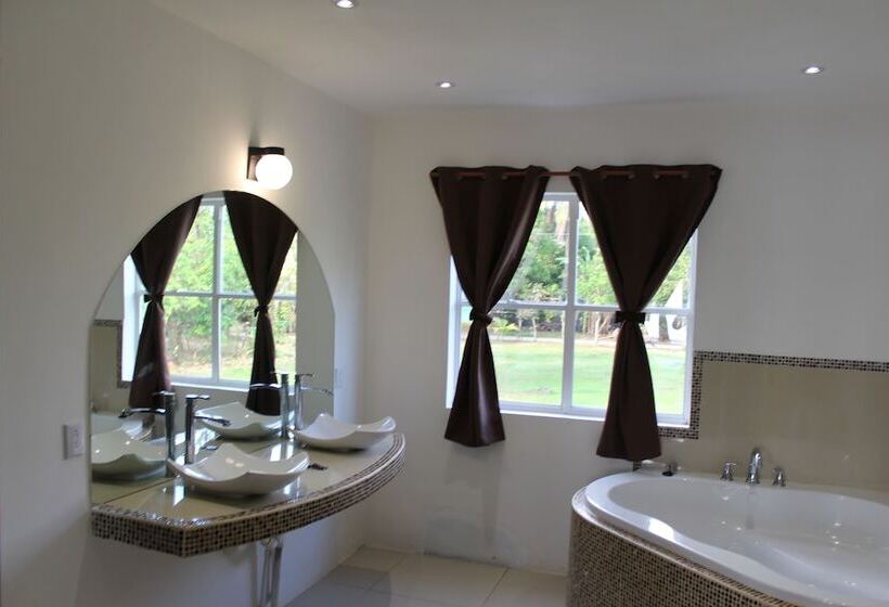 بنسيون The White House On The Ocean