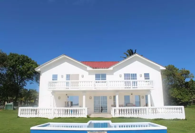 ペンション The White House On The Ocean