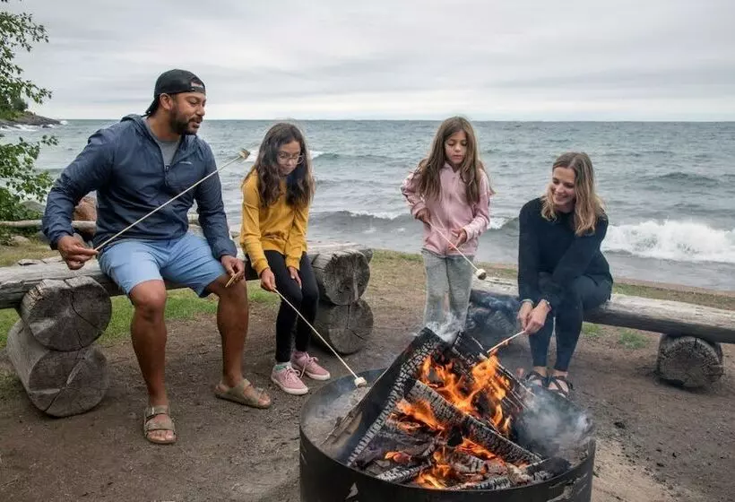 Lomakeskus Bluefin Bay On Lake Superior