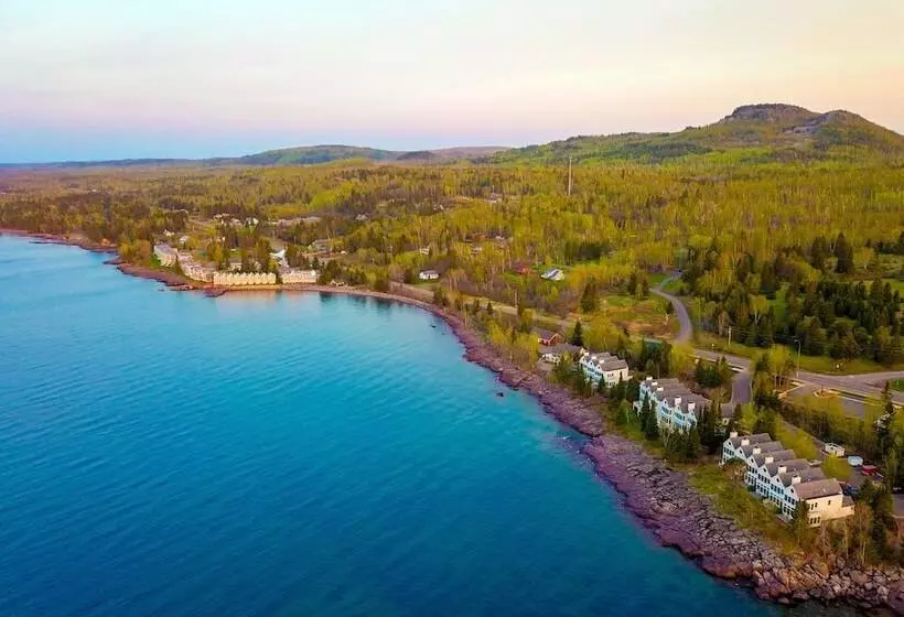 Lomakeskus Bluefin Bay On Lake Superior