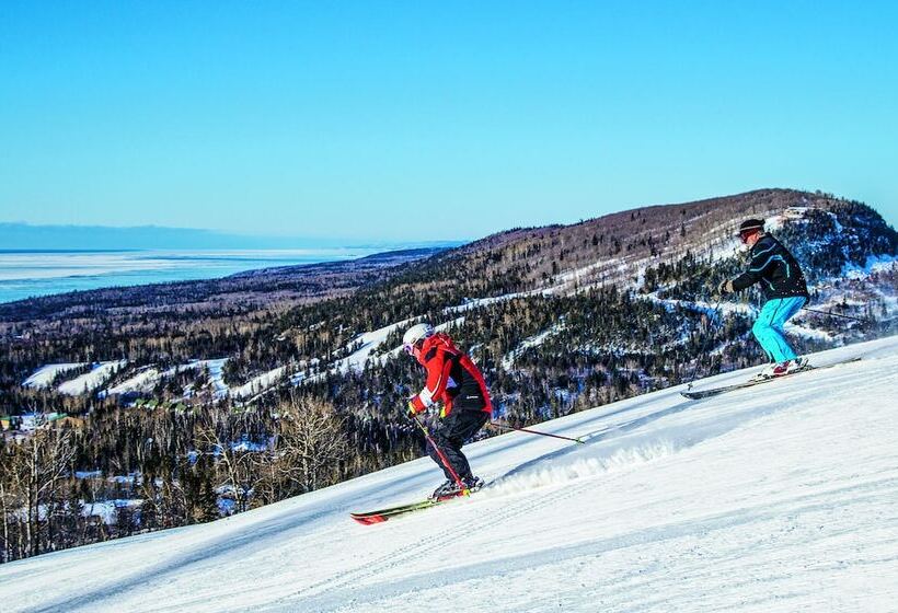 منتجع Bluefin Bay On Lake Superior