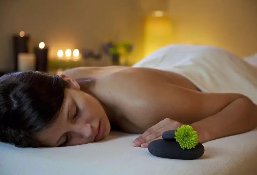 Lomakeskus Bluefin Bay On Lake Superior