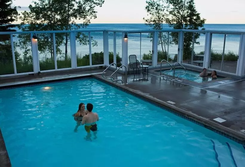 Lomakeskus Bluefin Bay On Lake Superior