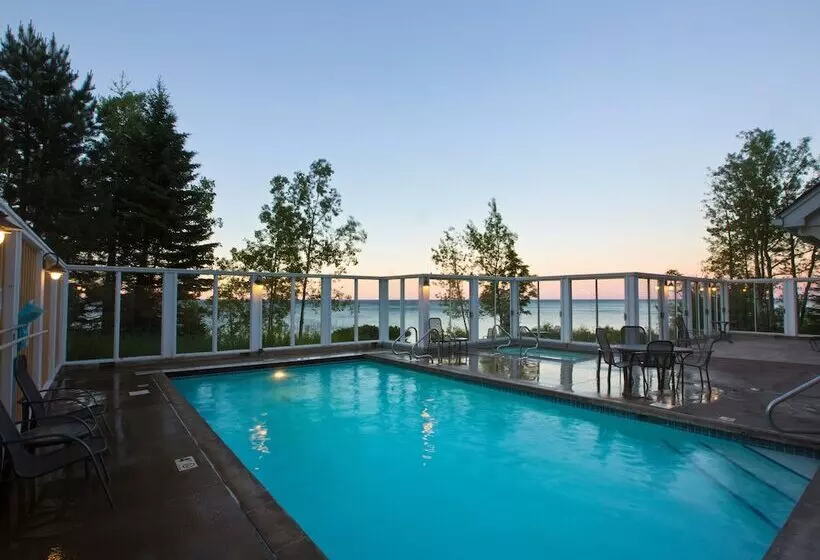 Lomakeskus Bluefin Bay On Lake Superior