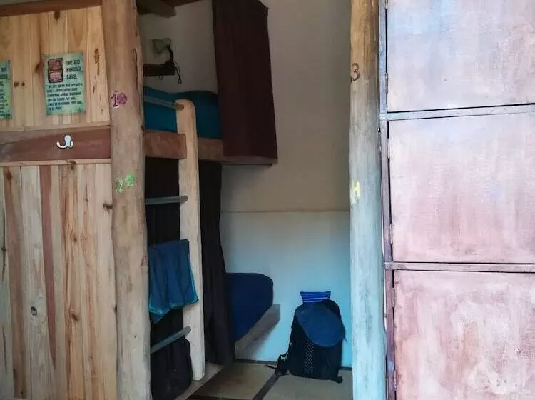 Tiki Lodge Bar & Restaurant   Hostel