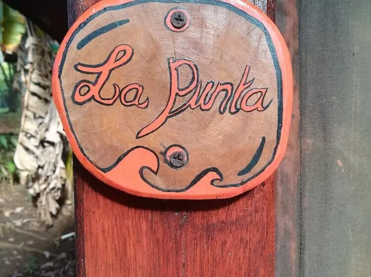 Tiki Lodge Bar & Restaurant   Hostel