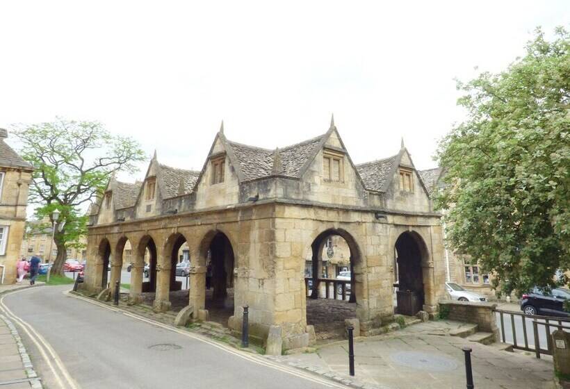 25 Shakespeare Street