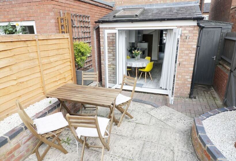 25 Shakespeare Street