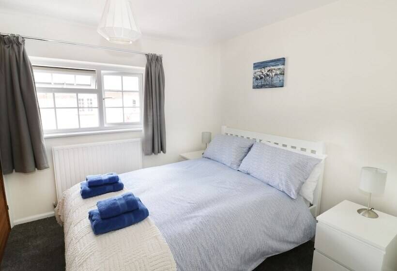 25 Shakespeare Street