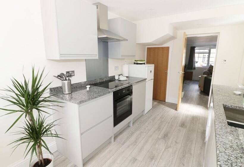 25 Shakespeare Street