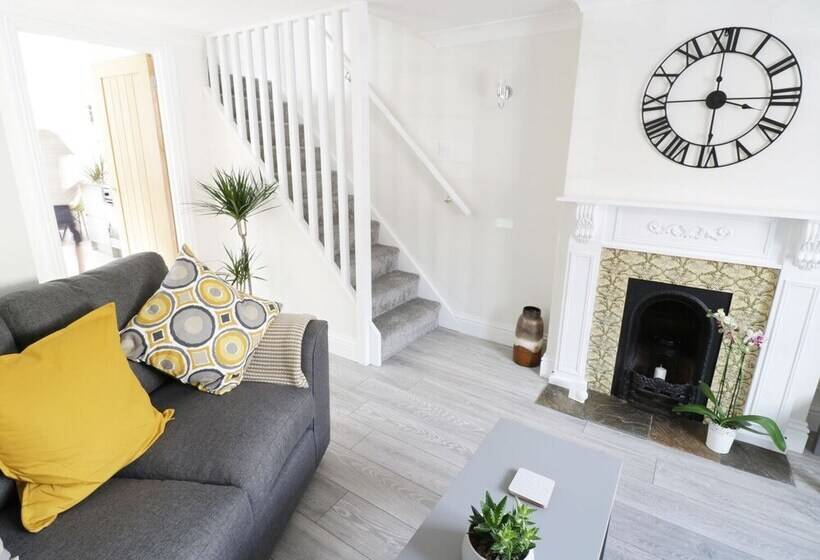 25 Shakespeare Street