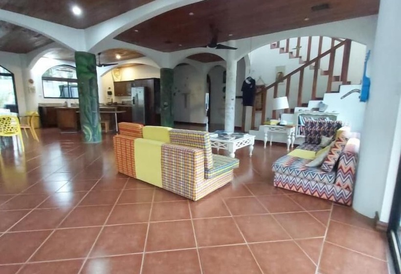 Casa Alice Surf Lodge Hostel