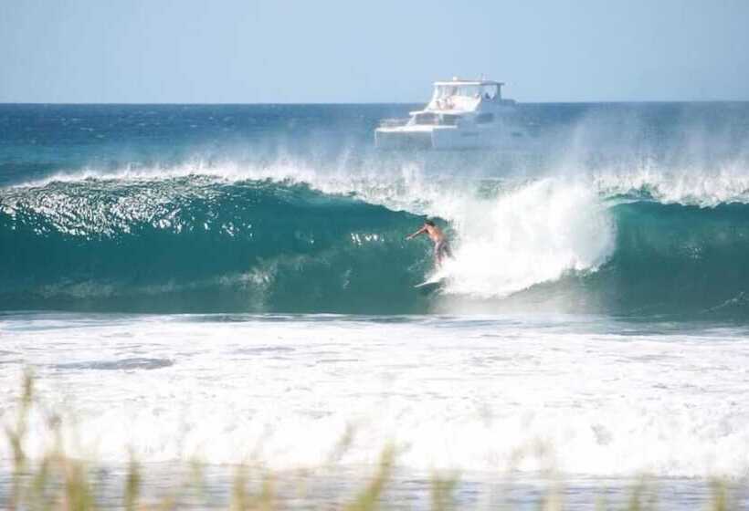 Casa Alice Surf Lodge Hostel