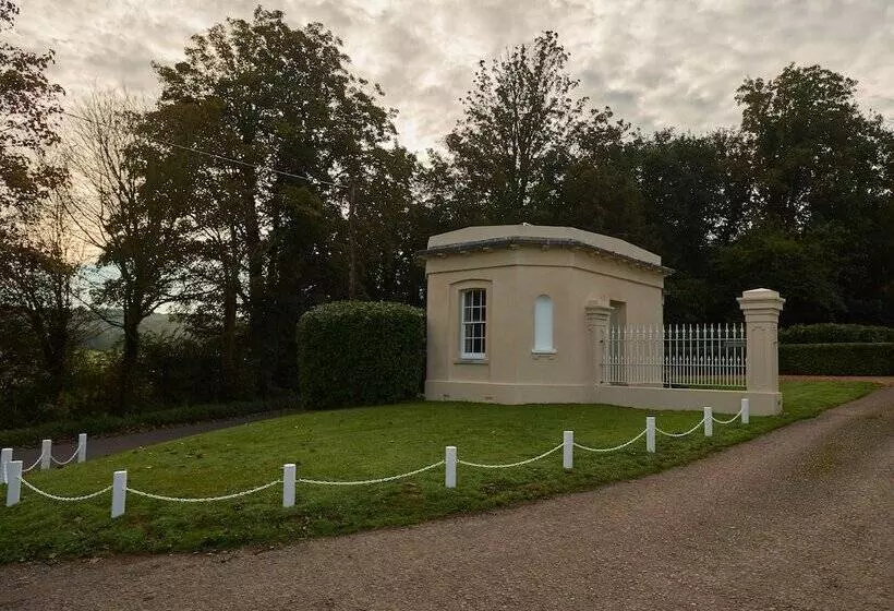 East Lodge