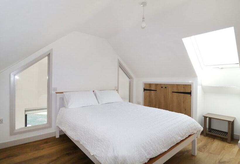 Heron Lodge Castle Farm