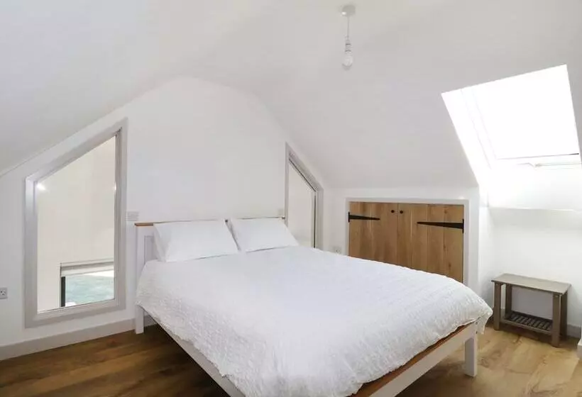 Heron Lodge Castle Farm