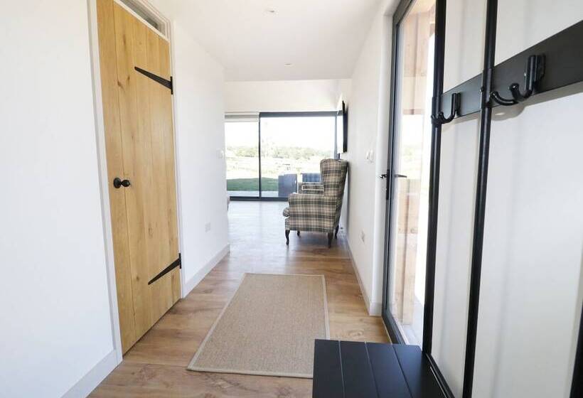 Heron Lodge Castle Farm