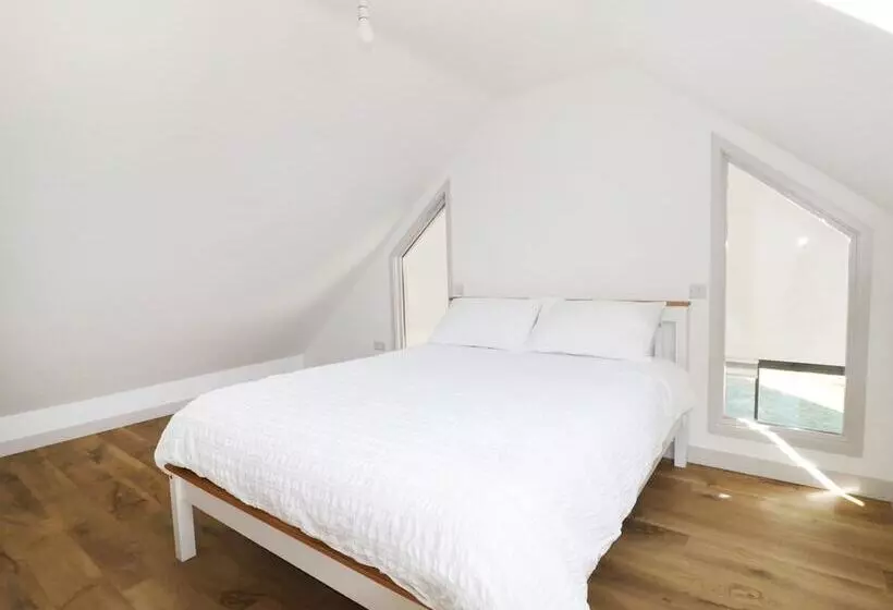 Heron Lodge Castle Farm