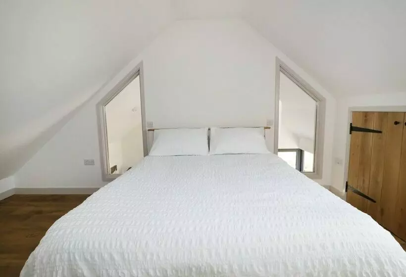 Heron Lodge Castle Farm