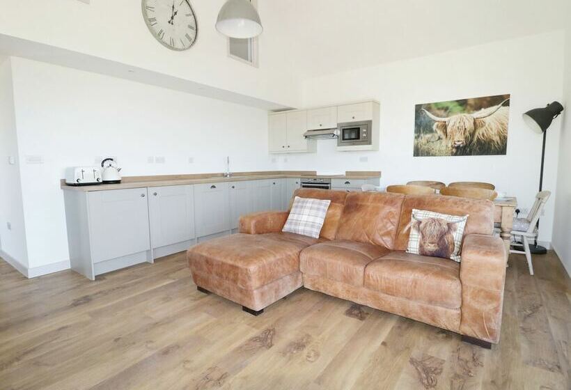 Heron Lodge Castle Farm