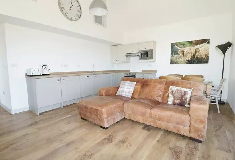 Heron Lodge Castle Farm