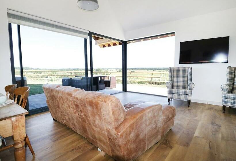 Heron Lodge Castle Farm