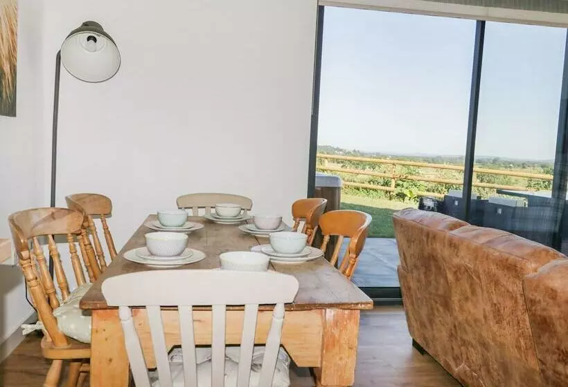 Heron Lodge Castle Farm