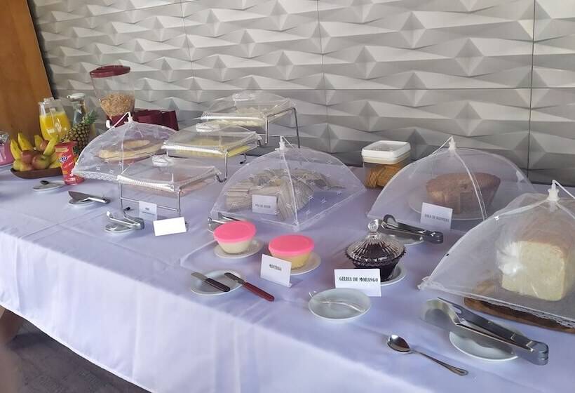 مسافرخانه Pousada Capitão Leno