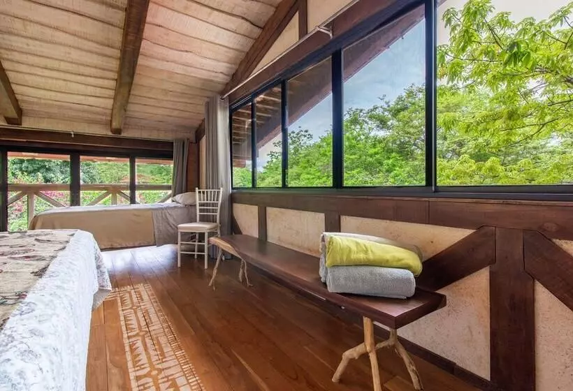 Hotelli Latica Lodge