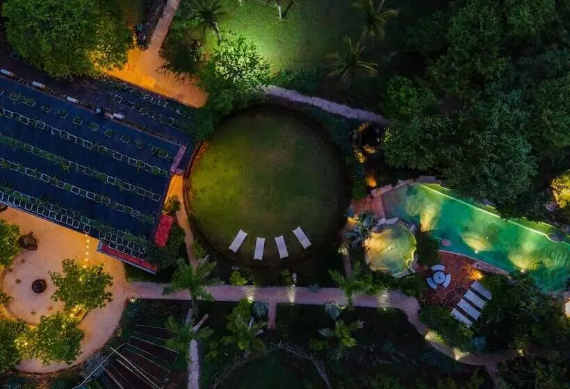 Hotelli Latica Lodge