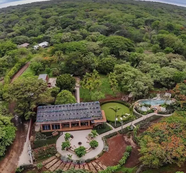 Hotelli Latica Lodge