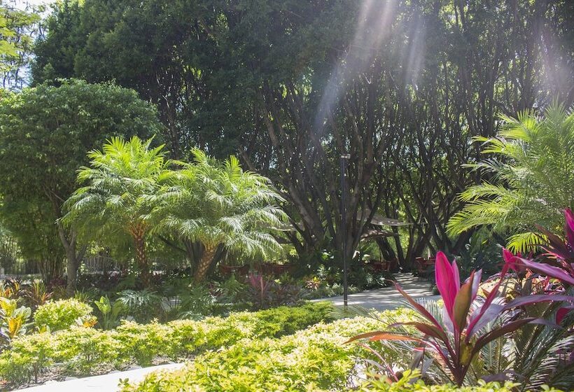 Los Laureles Hotel & Centro De Convenciones