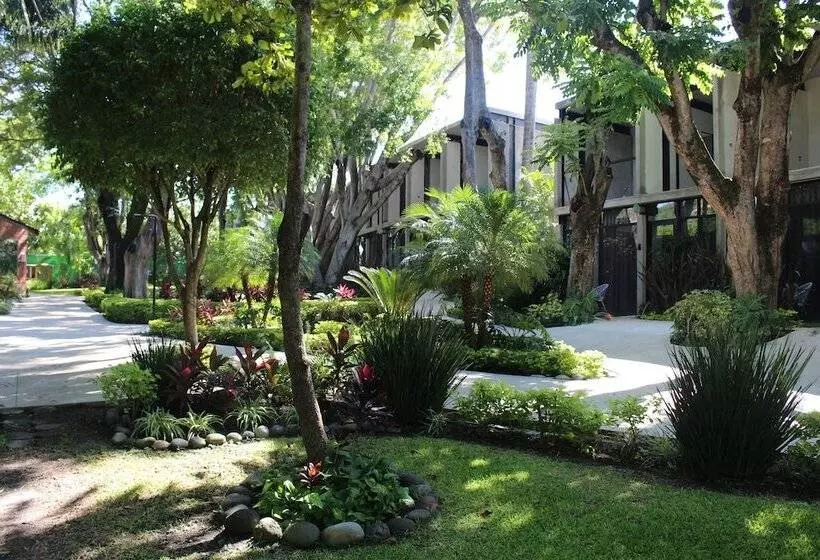 Los Laureles Hotel & Centro De Convenciones