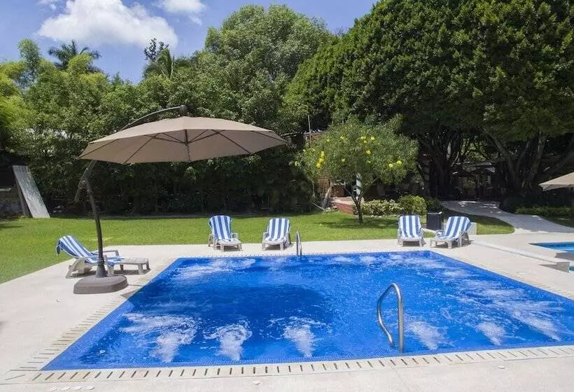 Los Laureles Hotel & Centro De Convenciones