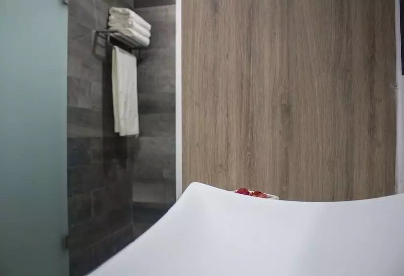 Los Laureles Hotel & Centro De Convenciones