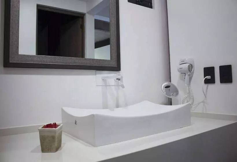 Los Laureles Hotel & Centro De Convenciones