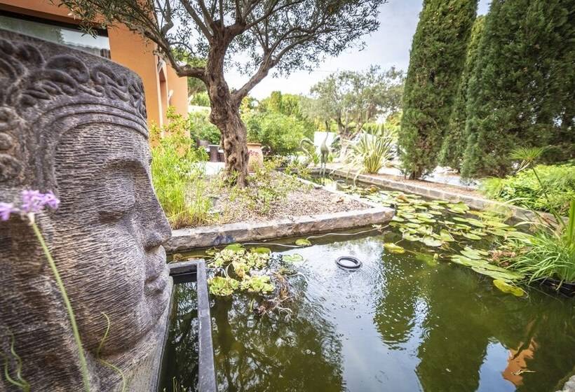 پانسیون Villa Peacock