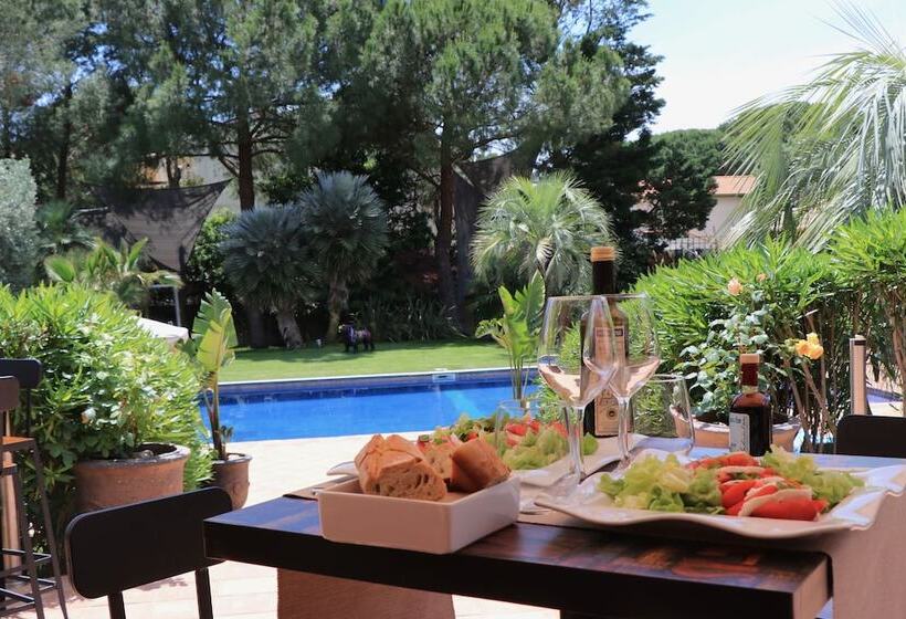 پانسیون Villa Peacock