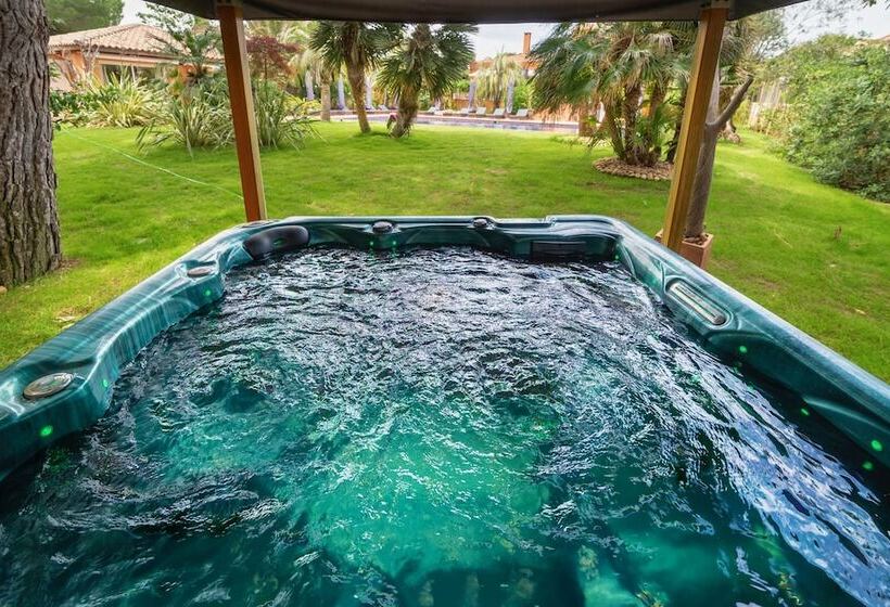 پانسیون Villa Peacock