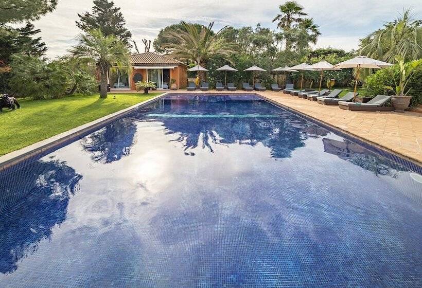 پانسیون Villa Peacock