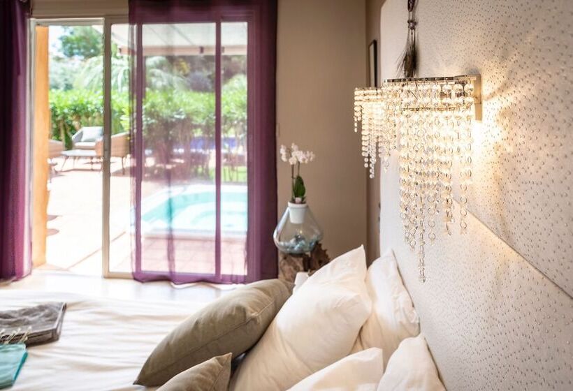 پانسیون Villa Peacock