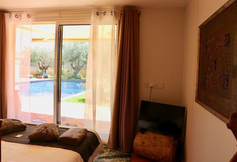 پانسیون Villa Peacock