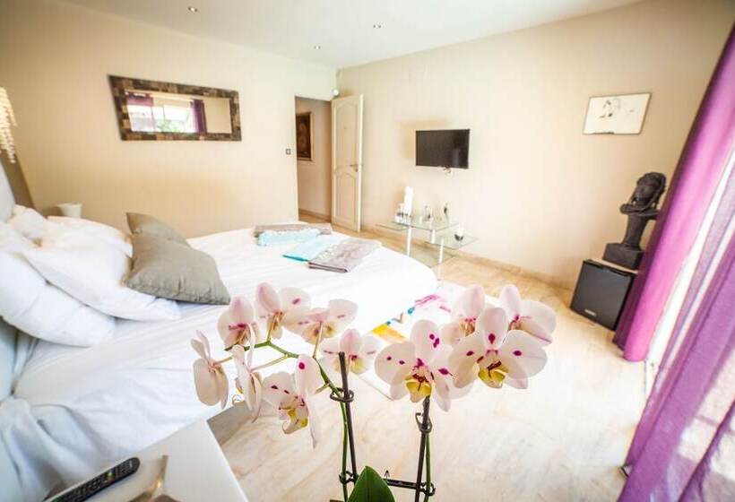 پانسیون Villa Peacock