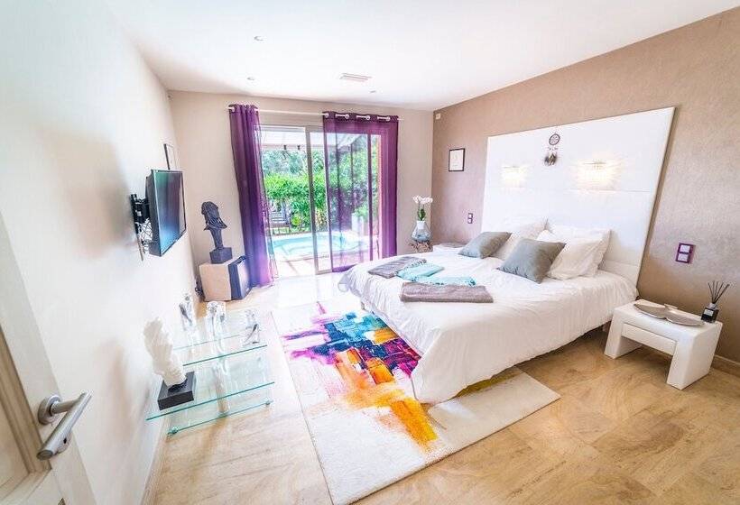 پانسیون Villa Peacock