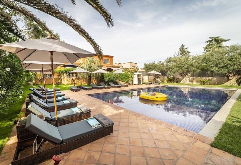 پانسیون Villa Peacock