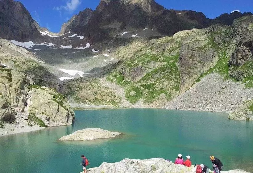 اقامتگاه Village Vacances La Forêt Des Tines