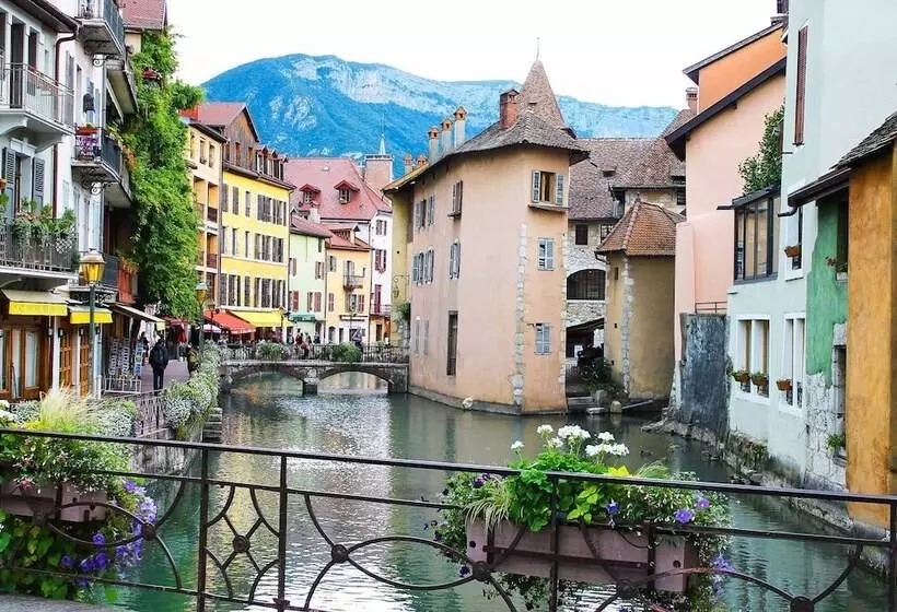 اقامتگاه Village Vacances La Forêt Des Tines